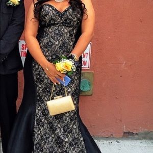 BLACK AND CREAM PROM DRESS